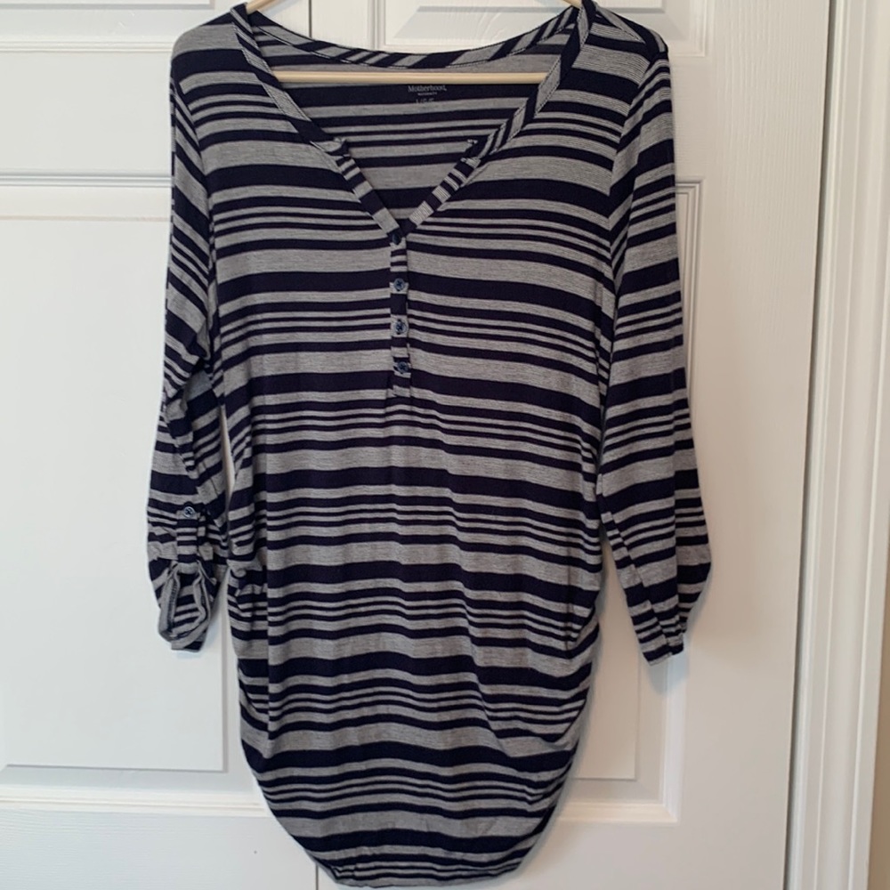 Maternity top.